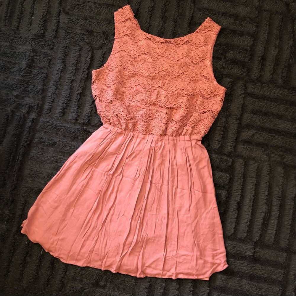 Alya Lace Mini Dress. Size Large. Peach.